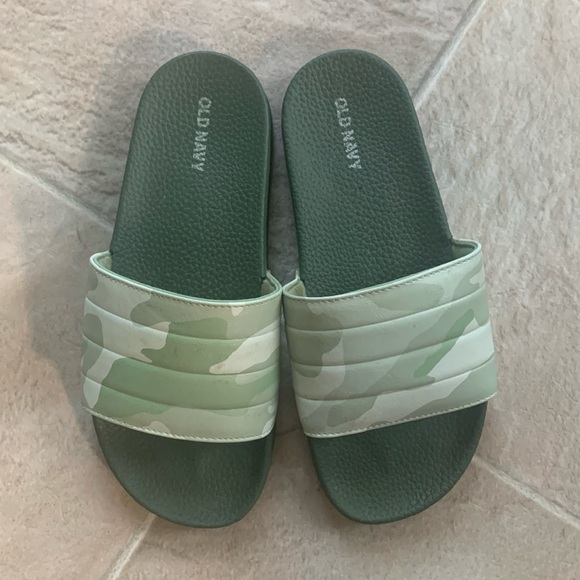 Old Navy Other - Old Navy Camo Slides, size 3/4